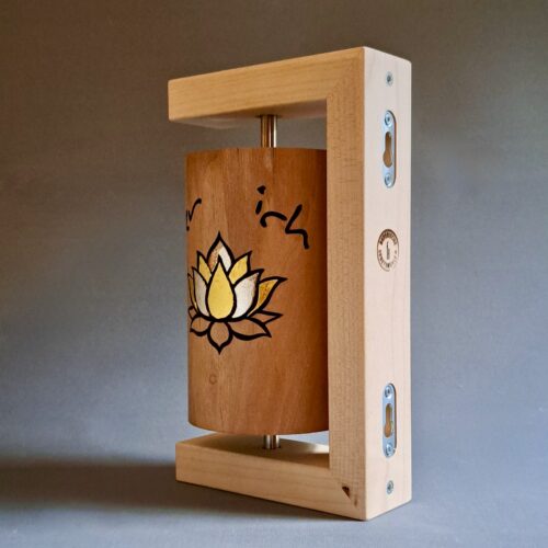 Gebetsmühle „Sein wer ich bin, Lotus & Göttin“, 16 cm, Nuss