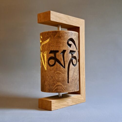 Bayrische Gebetsmühle „Om mani padme hum“ – Eiche, 16 cm